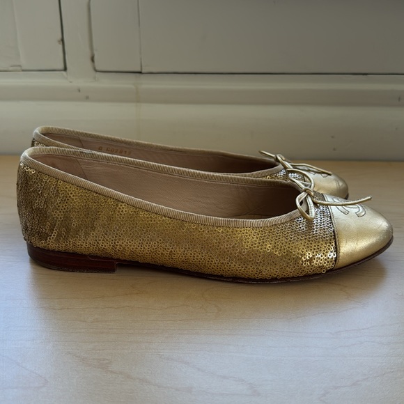 Chanel gold sequin ballet flats - Picture 2 of 7